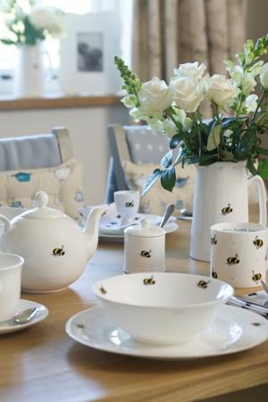 Sophie Allport  - Stand E14